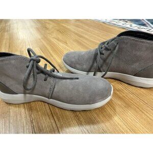 Crocs Men’s 10 Gray Kinsale Chukka Boot Triple Comfort